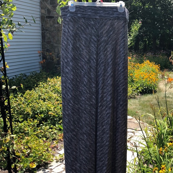 NWT Med skirt by “Lou & Grey” beautiful!! - Picture 8 of 8